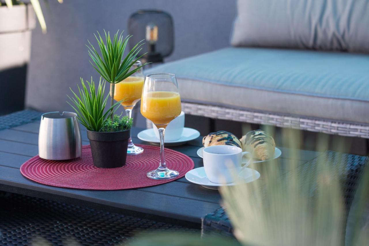Apartments Lidija - Sea View Apartment With Exclusive Right Of Using Hot Tub Or Split Level Apartment With Exclusive Right Of Using Pool Podstrana Exterior photo
