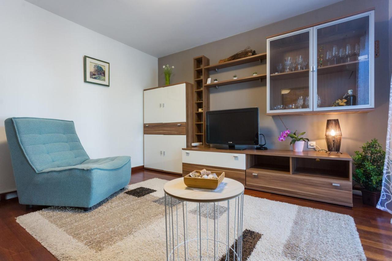 Apartments Lidija - Sea View Apartment With Exclusive Right Of Using Hot Tub Or Split Level Apartment With Exclusive Right Of Using Pool Podstrana Exterior photo