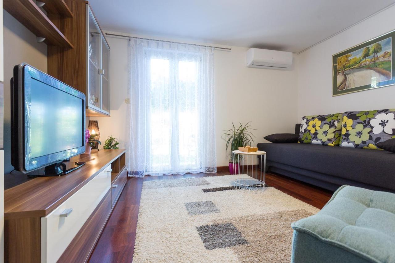 Apartments Lidija - Sea View Apartment With Exclusive Right Of Using Hot Tub Or Split Level Apartment With Exclusive Right Of Using Pool Podstrana Exterior photo
