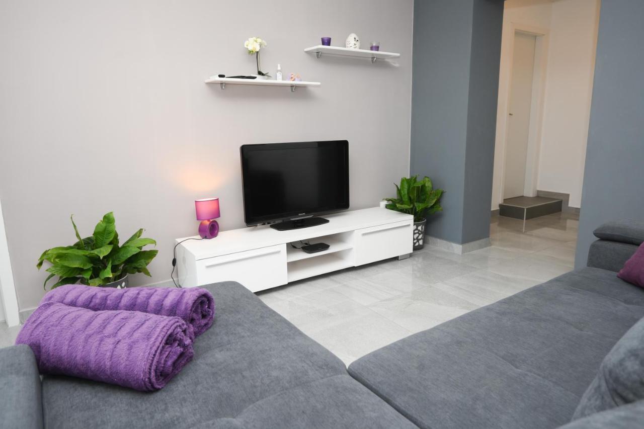 Apartments Lidija - Sea View Apartment With Exclusive Right Of Using Hot Tub Or Split Level Apartment With Exclusive Right Of Using Pool Podstrana Exterior photo