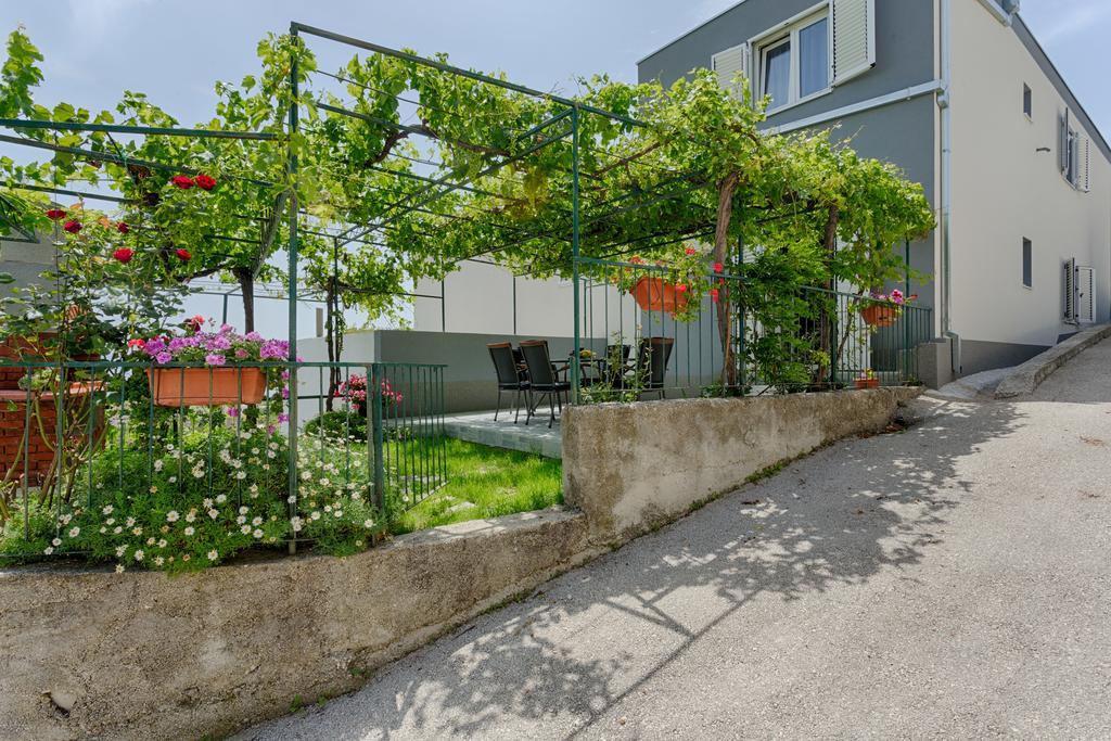 Apartments Lidija - Sea View Apartment With Exclusive Right Of Using Hot Tub Or Split Level Apartment With Exclusive Right Of Using Pool Podstrana Exterior photo