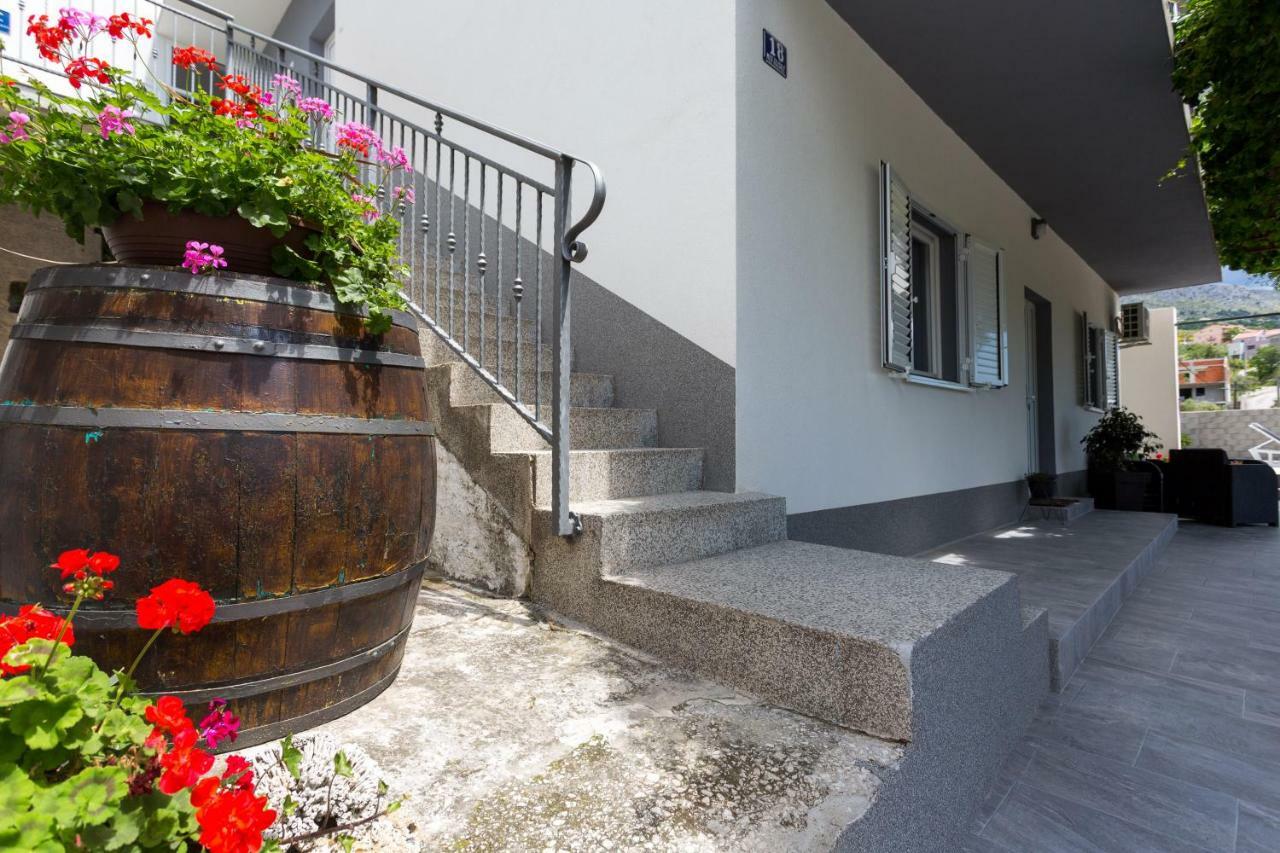 Apartments Lidija - Sea View Apartment With Exclusive Right Of Using Hot Tub Or Split Level Apartment With Exclusive Right Of Using Pool Podstrana Exterior photo