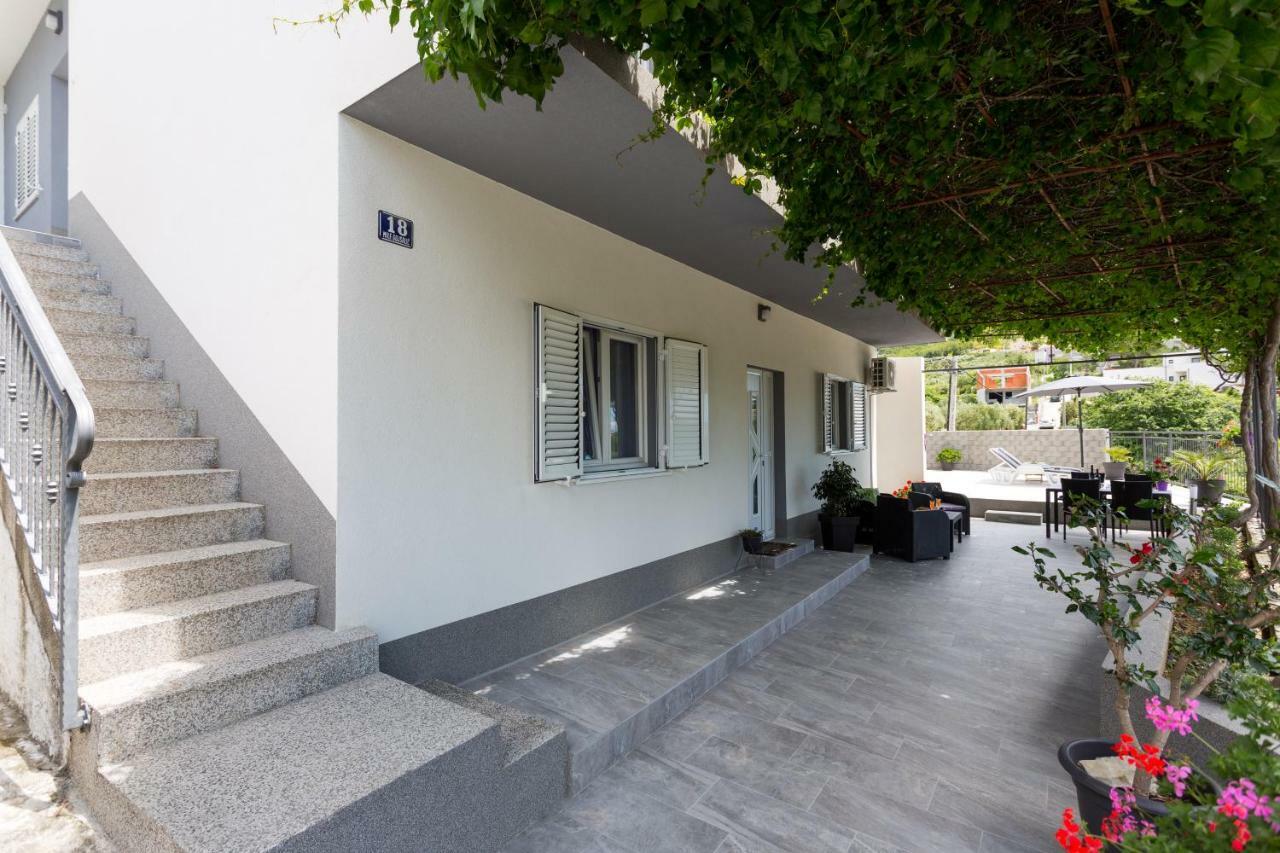 Apartments Lidija - Sea View Apartment With Exclusive Right Of Using Hot Tub Or Split Level Apartment With Exclusive Right Of Using Pool Podstrana Exterior photo