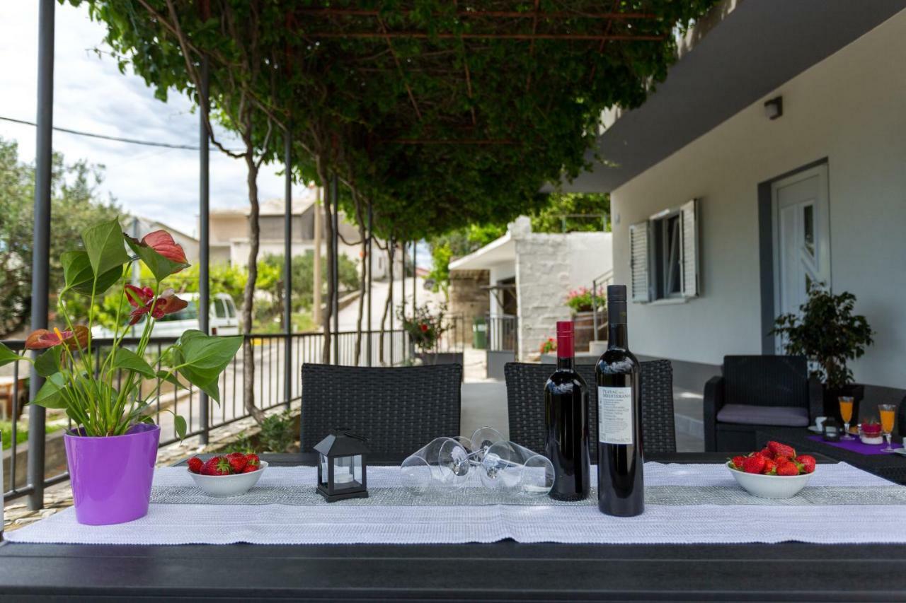 Apartments Lidija - Sea View Apartment With Exclusive Right Of Using Hot Tub Or Split Level Apartment With Exclusive Right Of Using Pool Podstrana Exterior photo