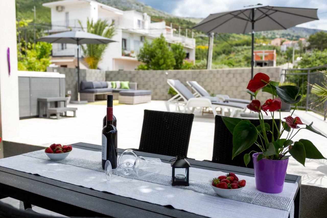 Apartments Lidija - Sea View Apartment With Exclusive Right Of Using Hot Tub Or Split Level Apartment With Exclusive Right Of Using Pool Podstrana Exterior photo