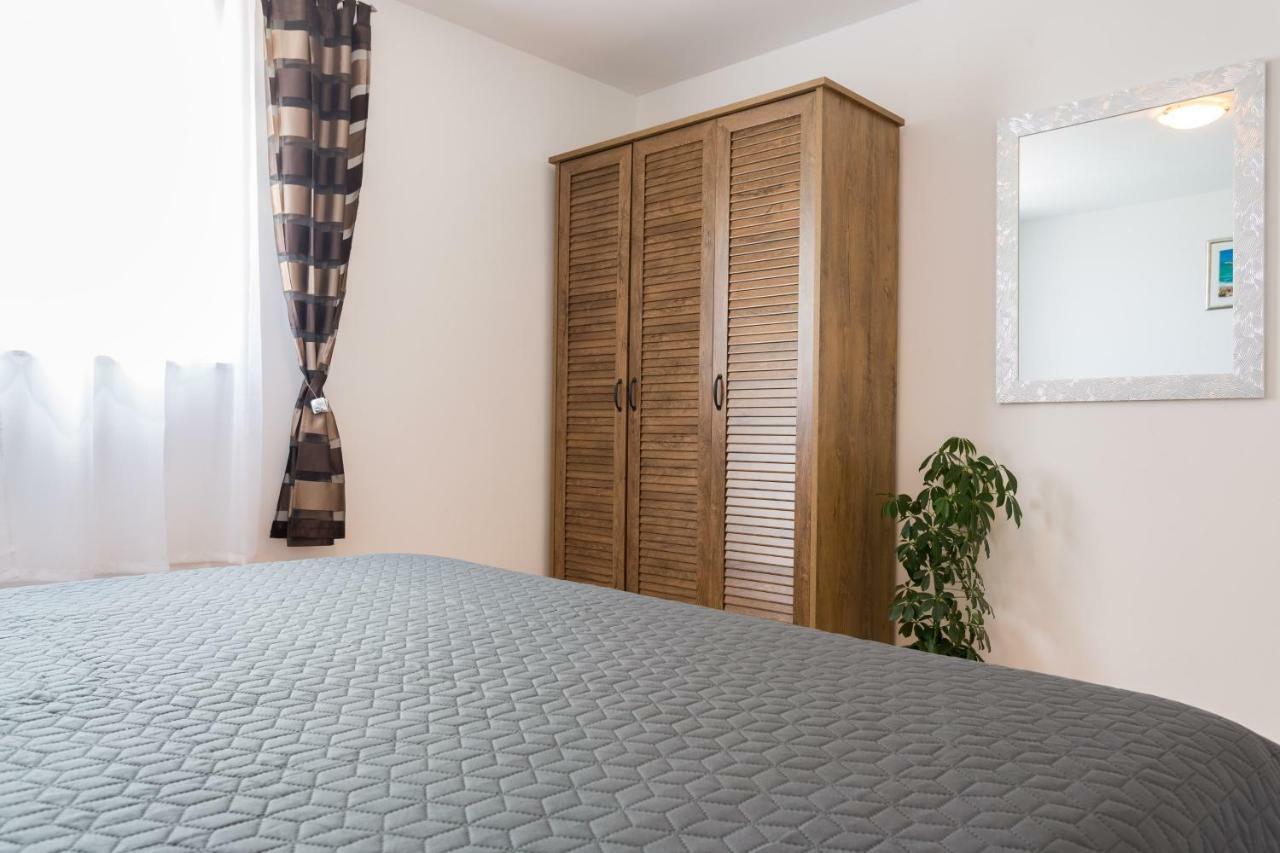 Apartments Lidija - Sea View Apartment With Exclusive Right Of Using Hot Tub Or Split Level Apartment With Exclusive Right Of Using Pool Podstrana Exterior photo