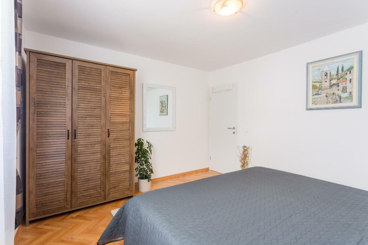 Apartments Lidija - Sea View Apartment With Exclusive Right Of Using Hot Tub Or Split Level Apartment With Exclusive Right Of Using Pool Podstrana Exterior photo